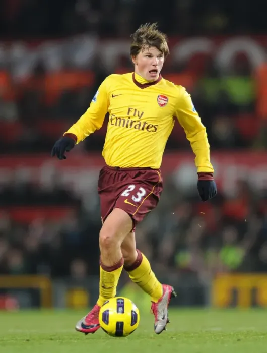 Framed Print : Arshavin vs Manchester United: Arsenal's Lone Battle in a 1:0 Premier League Defeat Framed Print : Arshavin vs Manchester United: Arsenal's Lone Battle in a 1:0 Premier League Defeat