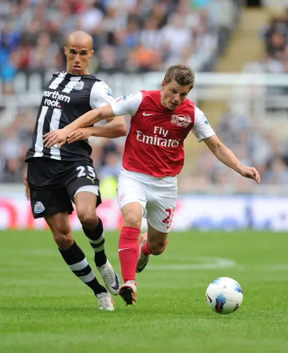 Framed Print : Arshavin vs Obertan: Newcastle United vs Arsenal, Premier League 2011-12 Framed Print : Arshavin vs Obertan: Newcastle United vs Arsenal, Premier League 2011-12