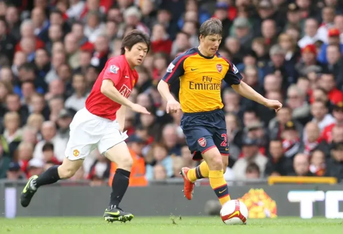 Framed Print : Arshavin vs. Park: The Battle of Old Trafford, Manchester United vs. Arsenal, 0:0, Barclays Premier League, May 16, 2009