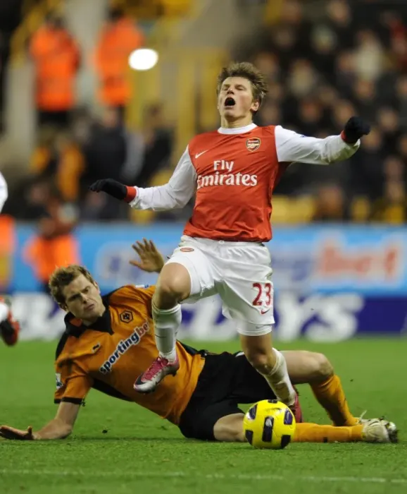 Framed Print : Arshavin's Brilliance: Arsenal's 2-0 Victory Over Wolverhampton Wanderers