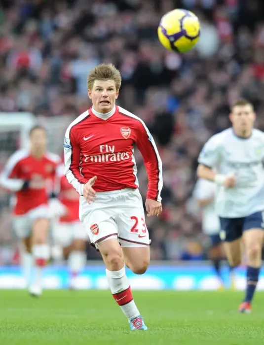 Framed Print : Arshavin's Brilliance: Arsenal's 3-0 Triumph over Aston Villa, December 2009