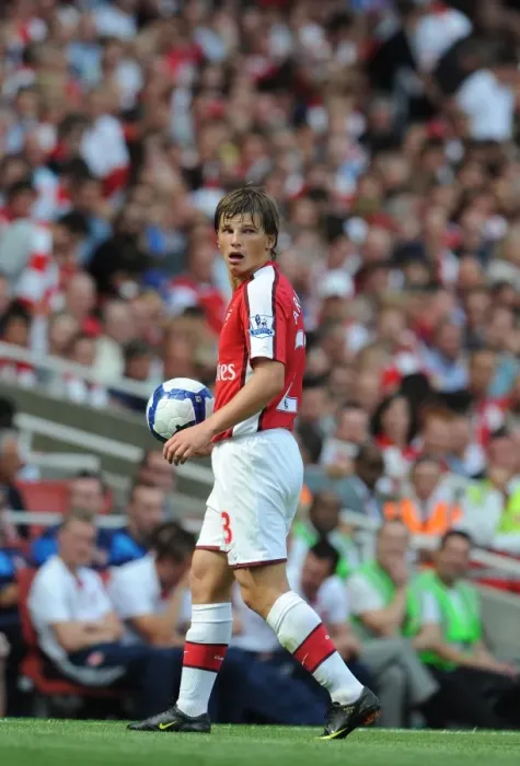 Framed Print : Arshavin's Brilliance: Arsenal's 4-1 Triumph Over Portsmouth at Emirates Stadium, 2009