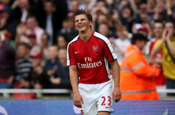 Framed Print : Arshavin's Brilliant Goal: Arsenal's 2-1 Victory over Atletico Madrid, Emirates Cup, 2009