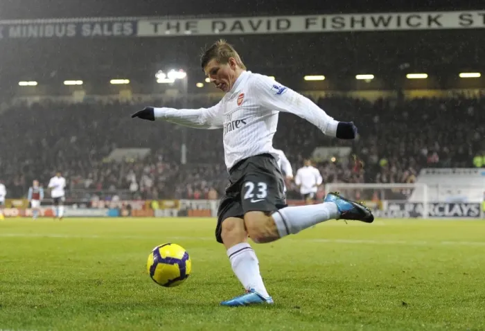 Framed Print : Arshavin's Brilliant Performance: Burnley 1-1 Arsenal, Premier League (2009) Framed Print : Arshavin's Brilliant Performance: Burnley 1-1 Arsenal, Premier League (2009)