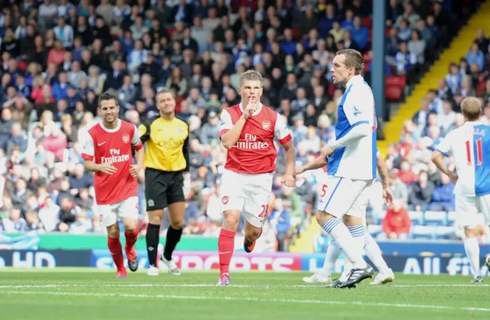 Framed Print : Arshavin's Brilliant Strike: Arsenal's 2-1 Victory Over Blackburn Rovers Framed Print : Arshavin's Brilliant Strike: Arsenal's 2-1 Victory Over Blackburn Rovers