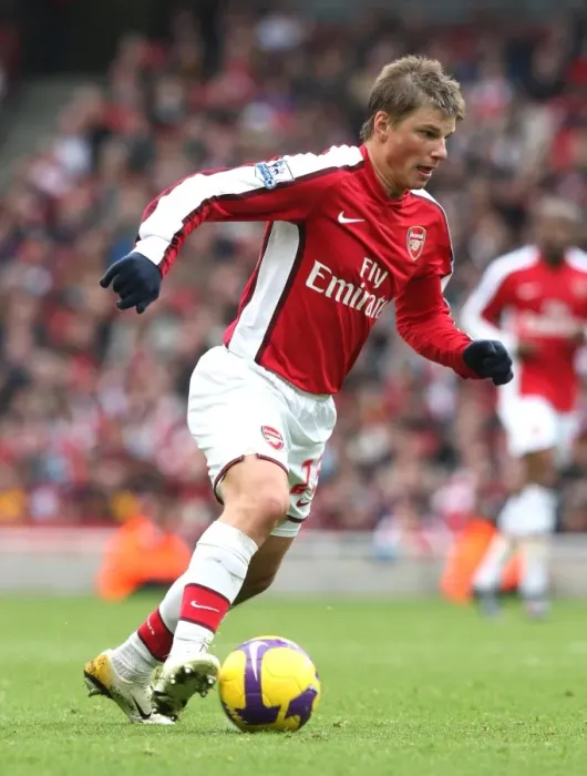 Framed Print : Arshavin's Impact: A Forceful Performance in Arsenal's 0-0 Stalemate Against Fulham (February 28, 2009)