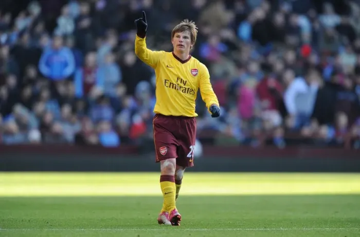 Framed Print : Arshavin's Stunner: Arsenal's Triumphant 4-2 Victory Over Aston Villa in the Premier League