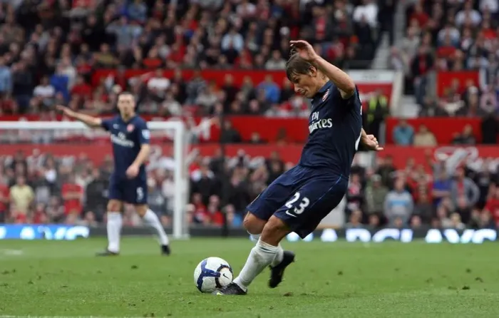 Framed Print : Arshavin's Stunner: Manchester United 2-1 Arsenal, Barclays Premier League (2009)