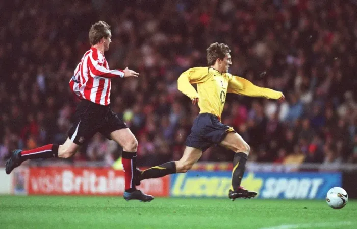 Framed Print : Arturo Lupoli (Arsenal) Steven Caldwell (Sunderland). Sunderland 0: 3 Arsenal Framed Print : Arturo Lupoli (Arsenal) Steven Caldwell (Sunderland). Sunderland 0: 3 Arsenal