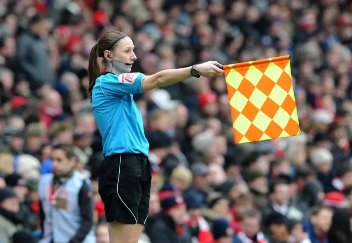 Framed Print : Assistant Referee Sian Massey. Arsenal 7: 1 Blackburn Rovers. Barclays Premier League