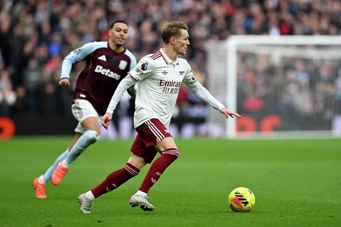 Framed Print : Aston Villa v Arsenal - Premier League Framed Print : Aston Villa v Arsenal - Premier League