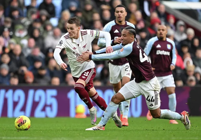 Framed Print : Aston Villa v Arsenal - Premier League