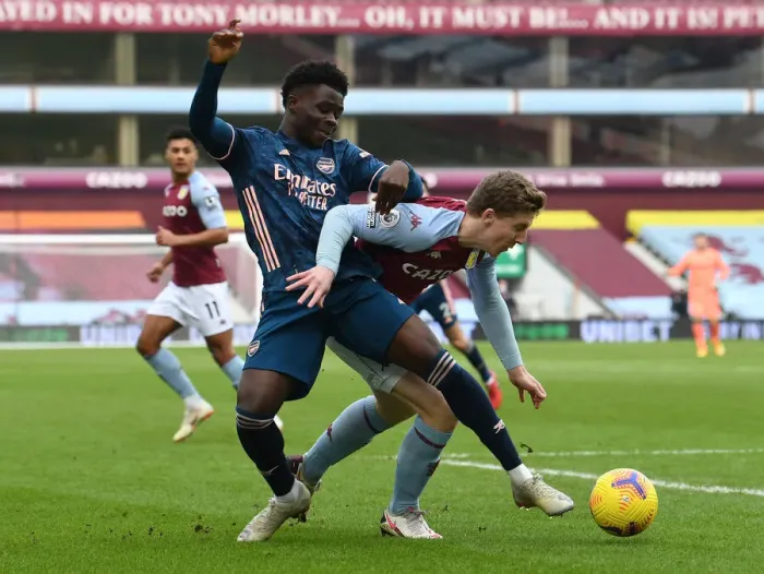 Framed Print : Aston Villa vs Arsenal: Bukayo Saka Faces Off Against Matt Targett