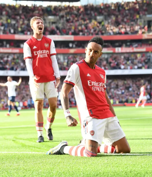 Framed Print : Aubameyang Brace: Arsenal's Thrilling 2-1 Victory Over Tottenham in the Premier League