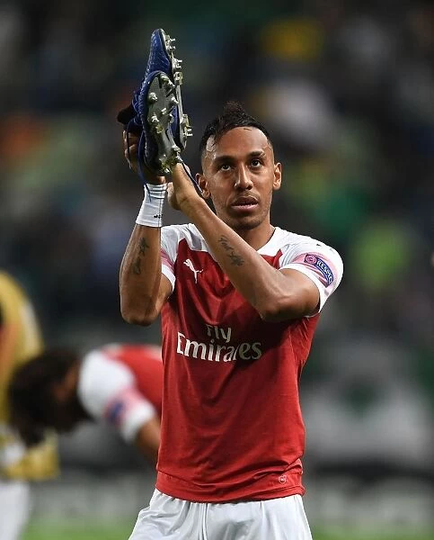 Aubameyang Celebrates with Arsenal Fans after Sporting Lisbon Victory, UEFA Europa League 2018-19