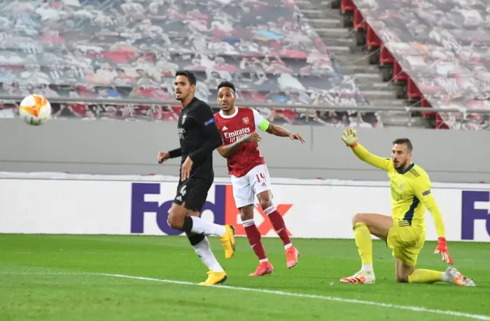 Framed Print : Aubameyang Scores: Arsenal Edge Past Benfica in Europa League Clash