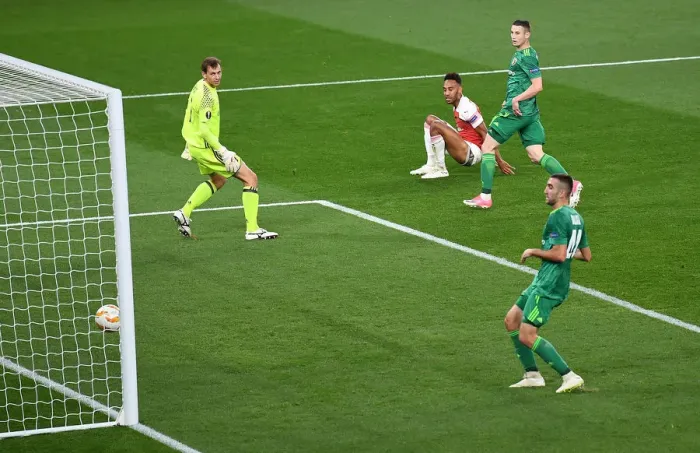 Framed Print : Aubameyang Scores: Arsenal Triumphs in Europa League Clash against Vorskla Poltava