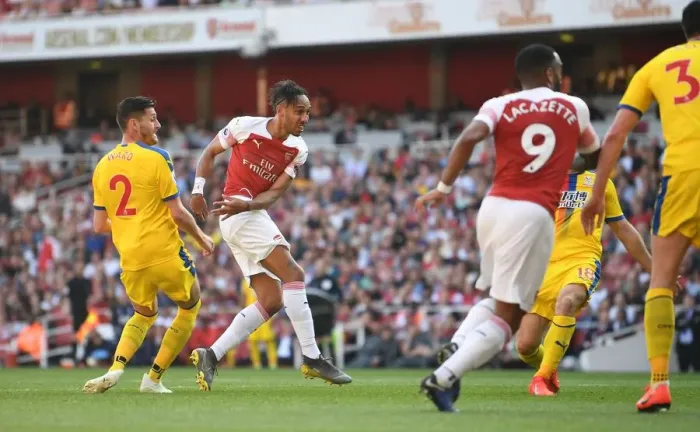 Framed Print : Aubameyang Scores Arsenal's Second Goal Against Crystal Palace (2018-19) Framed Print : Aubameyang Scores Arsenal's Second Goal Against Crystal Palace (2018-19)