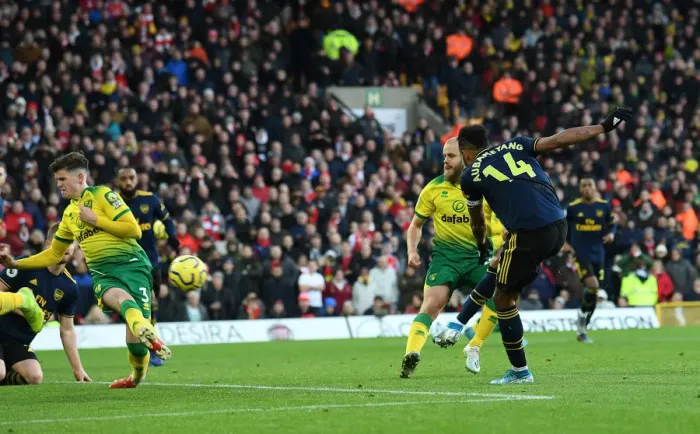 Framed Print : Aubameyang Scores Arsenal's Second Goal: Norwich City vs Arsenal (Premier League 2019-20)