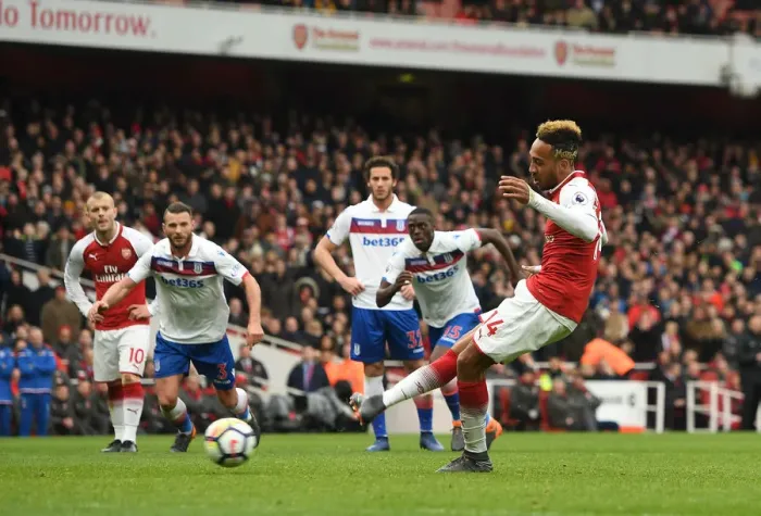 Framed Print : Aubameyang Scores Brace: Arsenal v Stoke City, Premier League 2017-18
