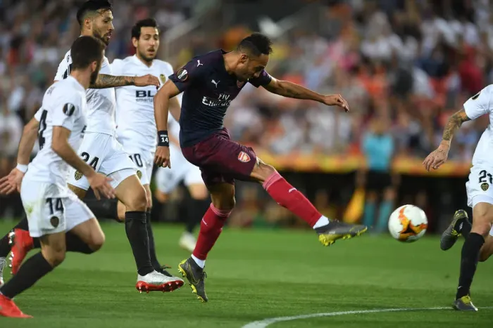 Framed Print : Aubameyang Scores the Decisive Goal: Arsenal Advance to Europa League Final vs. Valencia