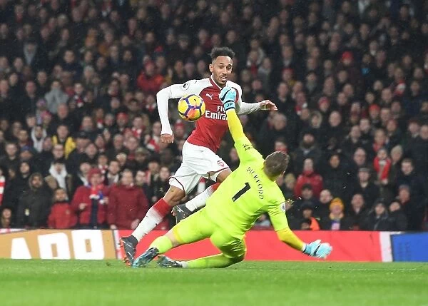 Aubameyang Scores Spectacular Goal Over Pickford in Arsenal's Victory Against Everton