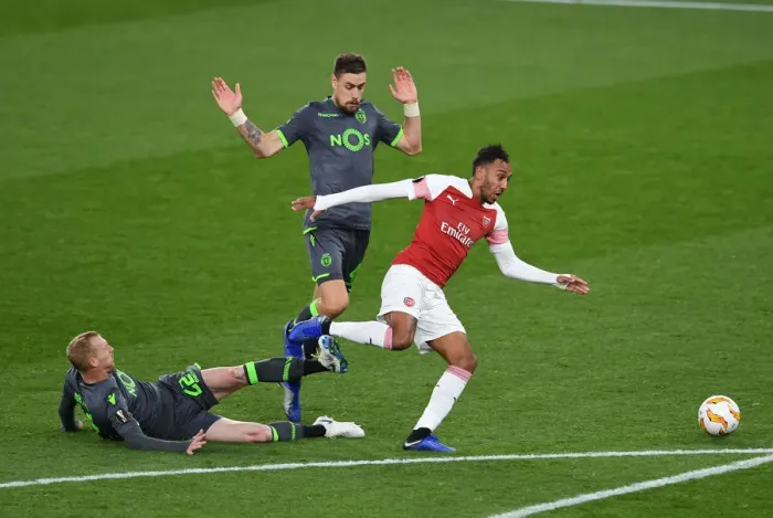 Framed Print : Aubameyang vs Mathieu: Clash in Arsenal's Europa League Battle