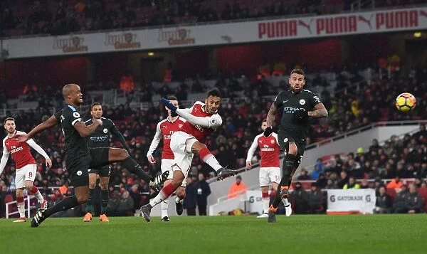 Aubameyang vs. Otamendi and Kompany: Intense Moment from Arsenal vs. Manchester City, Premier League 2017-18