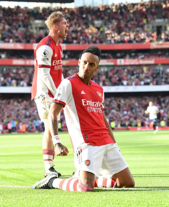 Framed Print : Aubameyang's Brace: Arsenal Edge Past Tottenham 2-1 (2021-22 Premier League)