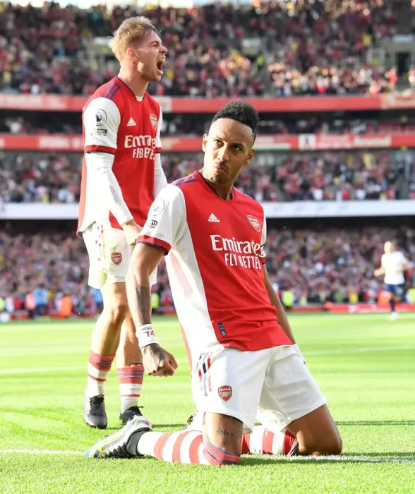 Framed Print : Aubameyang's Brace: Arsenal Triumphs Over Tottenham in the 2021-22 Premier League Framed Print : Aubameyang's Brace: Arsenal Triumphs Over Tottenham in the 2021-22 Premier League
