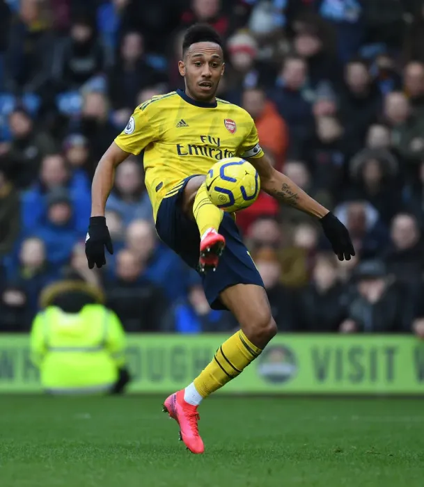 Framed Print : Aubameyang's Dramatic Winner: Arsenal Triumphs Over Burnley in Premier League Showdown