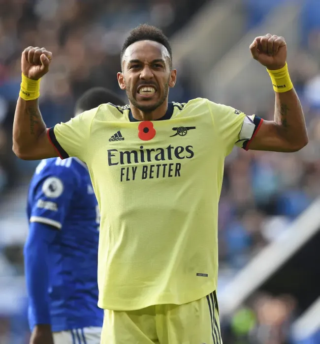 Framed Print : Aubameyang's Last-Minute Stunner: Arsenal Snatch Dramatic Victory over Leicester City in the Premier League Framed Print : Aubameyang's Last-Minute Stunner: Arsenal Snatch Dramatic Victory over Leicester City in the Premier League
