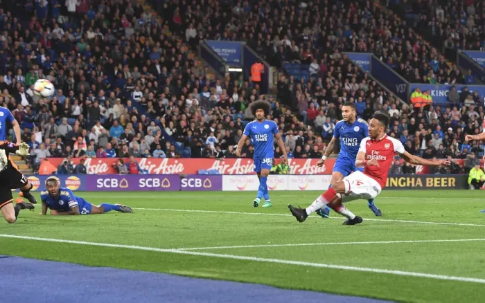 Framed Print : Aubameyang's Strike: Arsenal Secure Victory Over Leicester City in Premier League Clash (2017-18)