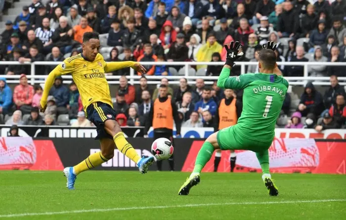 Framed Print : Aubameyang's Stunner: Arsenal's Dramatic Win Against Newcastle in Premier League