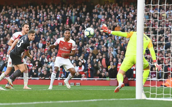 Aubameyang's Stunning Split-Second Strike: Arsenal's Victory Over Everton's Pickford, Premier League 2018-19