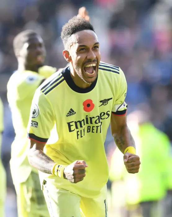 Framed Print : Aubameyang's Thriller: Arsenal's Winning Goal vs. Leicester City, Premier League 2021-22