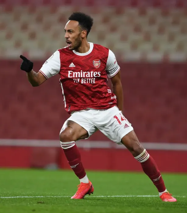 Framed Print : Aubameyang's Winning Goal: Arsenal Secures Premier League Victory over Southampton
