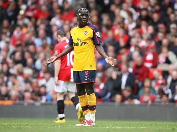 Bacary Sagna in Action: 0-0 Stalemate at Old Trafford, Manchester United vs Arsenal, Barclays Premier League, May 2009