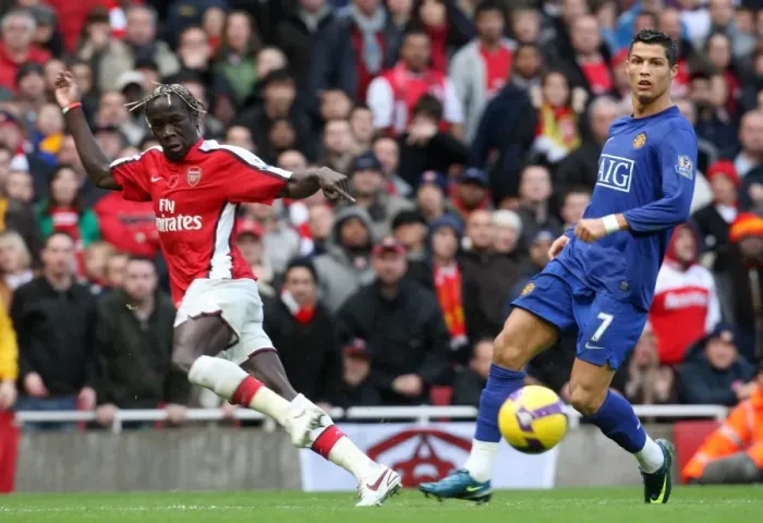 Framed Print : Bacary Sagna (Arsenal) Christiano Ronaldo (Man Utd)