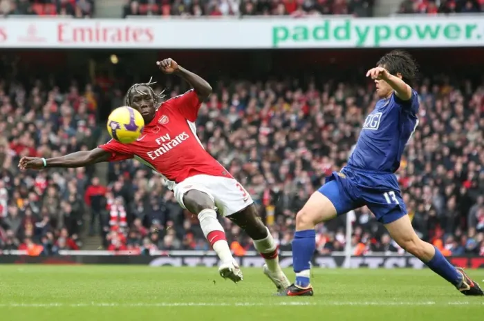 Framed Print : Bacary Sagna (Arsenal) Ji-Sung Park (Manchester United) Framed Print : Bacary Sagna (Arsenal) Ji-Sung Park (Manchester United)