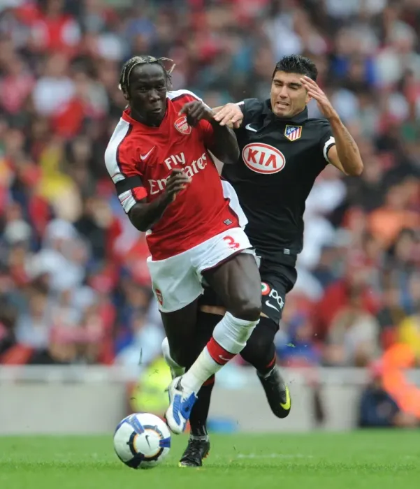 Framed Print : Bacary Sagna (Arsenal) Jose Reyes (Athletico Madrid)