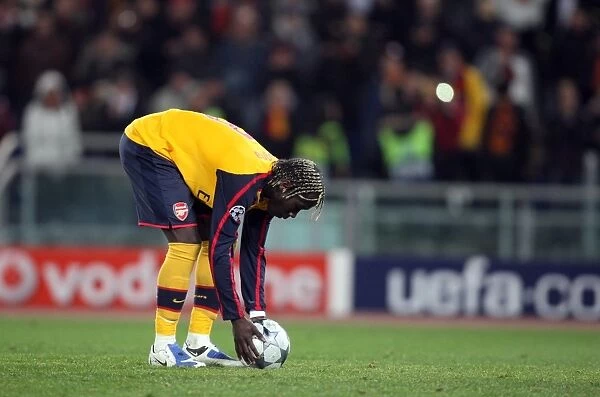 Bacary Sagna (Arsenal) puts the ball down for his penalty