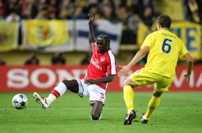 Framed Print : Bacary Sagna (Arsenal) Sebastian Eguren (Villarreal)