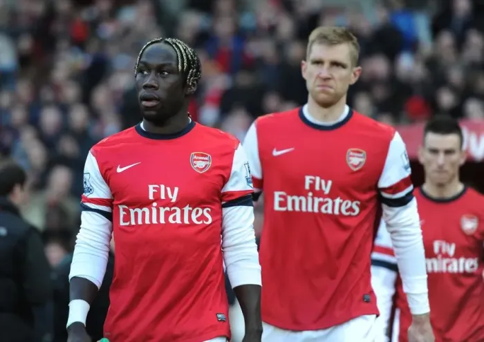 Framed Print : Bacary Sagna: Arsenal's Defensive Wall Against Crystal Palace (2013-14) Framed Print : Bacary Sagna: Arsenal's Defensive Wall Against Crystal Palace (2013-14)