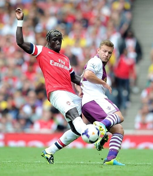 Bacary Sagna Outmaneuvers Andreas Weimann: Arsenal vs Aston Villa, Premier League 2013-14