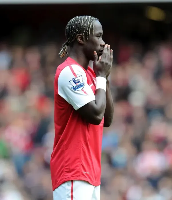 Framed Print : Bacary Sagna in Prayer Before Arsenal vs. Chelsea (2011-12)