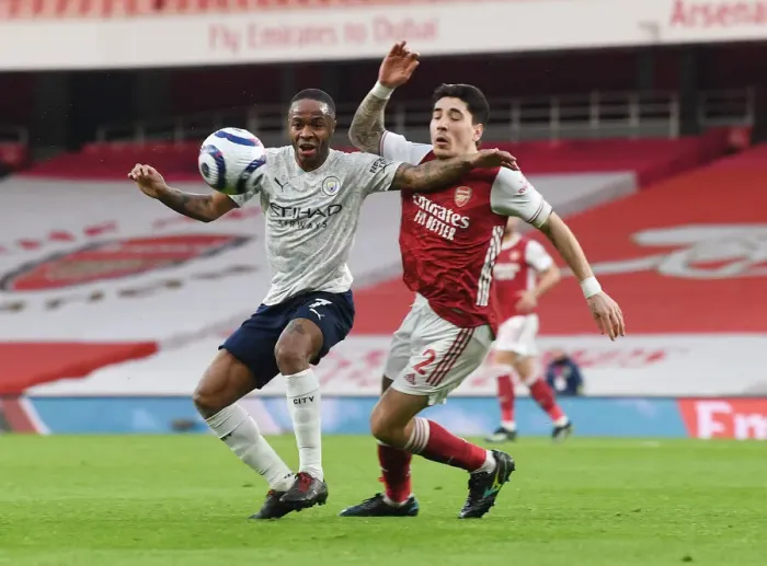 Framed Print : Empty Battle: Arsenal's Hector Bellerin vs Manchester City's Raheem Sterling in a Coronavirus-Restricted Premier League Clash