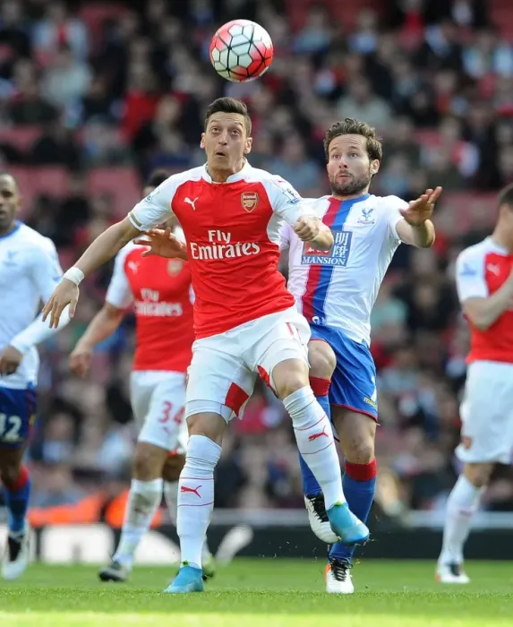 Framed Print : Battle for Ball Control: Mesut Özil vs Johan Cabaye, Arsenal vs Crystal Palace, Premier League 2015-16 Framed Print : Battle for Ball Control: Mesut Özil vs Johan Cabaye, Arsenal vs Crystal Palace, Premier League 2015-16