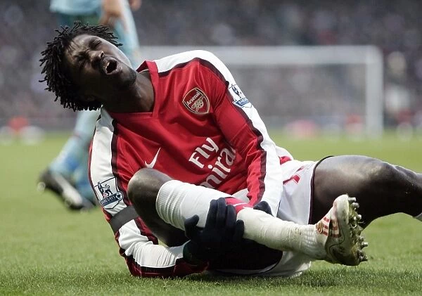 The Battle at Emirates: Arsenal vs West Ham United (0:0) - Emmanuel Adebayor's Determined Standoff