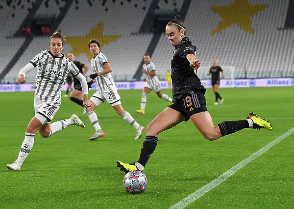 Battle in Group C: Caitlin Foord vs. Martina Lenzini - Arsenal vs. Juventus, UEFA Women's Champions League